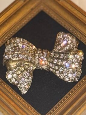 Elegan Vintage t Crystal Bow Brooch